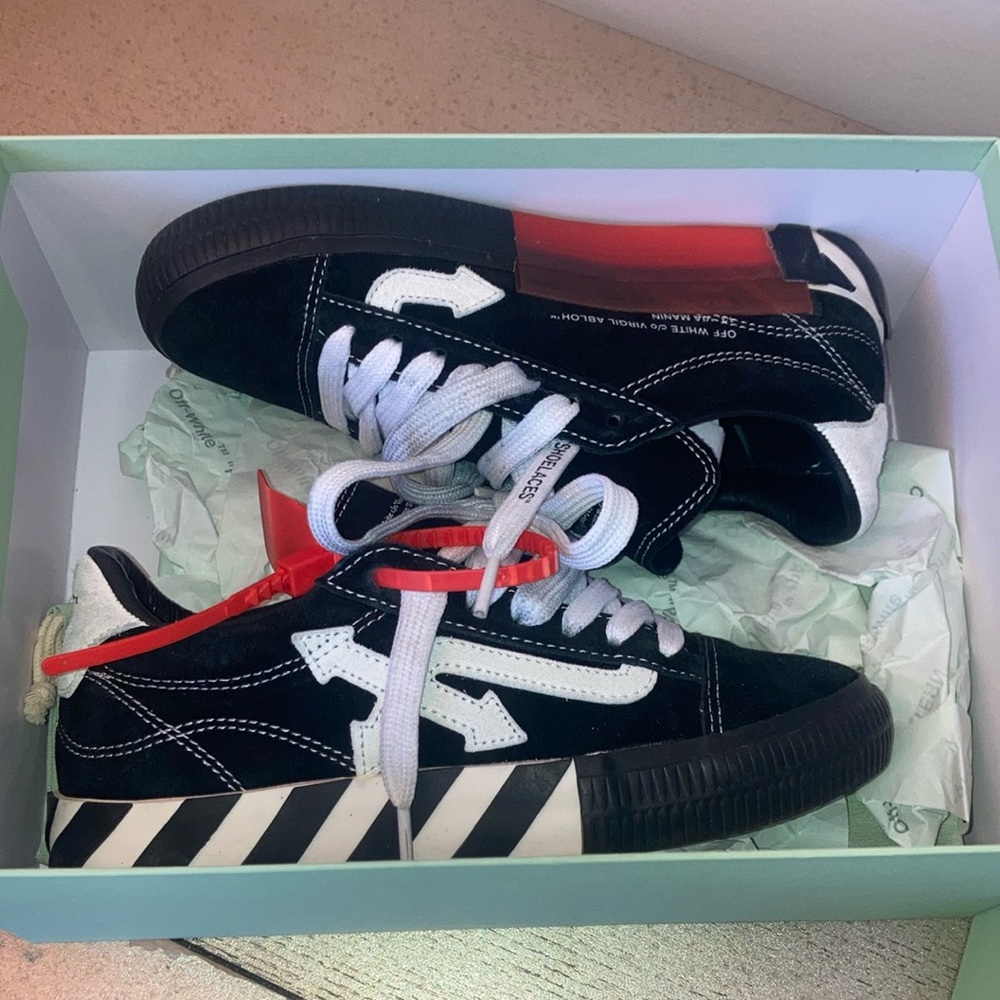 OFF WHITE SNEAKERS